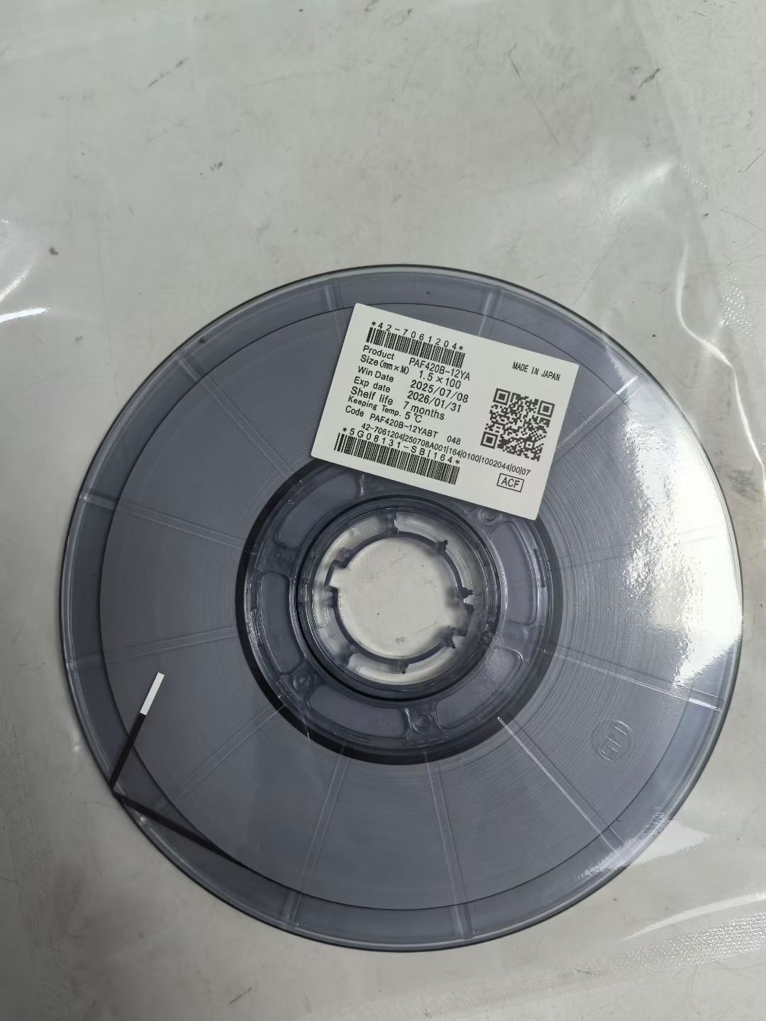 ​ACF (Anisotrooppinen johtava kalvo) on välttämätön avainmateriaali LCD-näyttöjen tuotannossa.