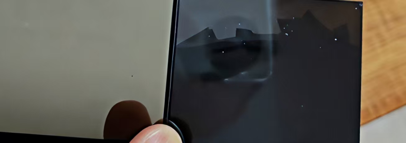 Erot läpäisyssä TN- ja IPS-LCD-lasin välillä